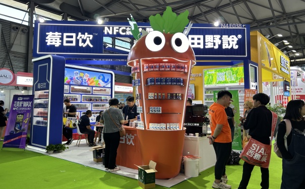 展台设计中怎么将品牌形象和展品展柜的形态巧妙地结合起来