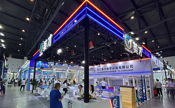 展台搭建应用灯带做氛围装饰应注意什么