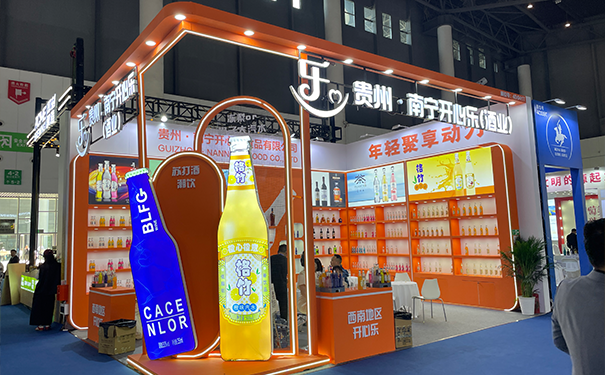 设计展台如何通过内部装饰表现产品特点