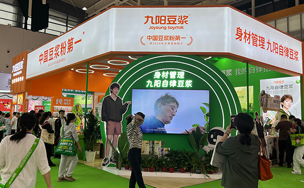 如何设计出令人眼前一亮的展台造型装饰