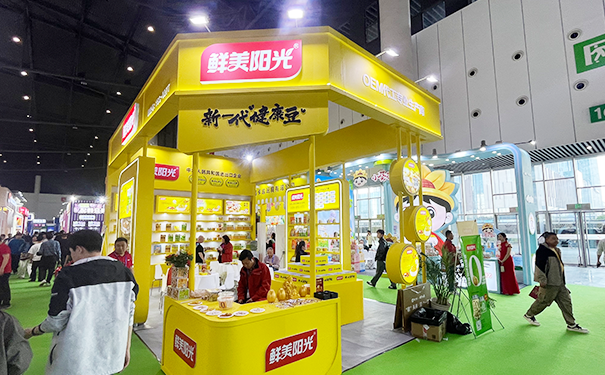 如何运用颜色与造型提升饮品展台的行业属性