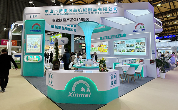 可以通过哪些方面突出展台的设计风格