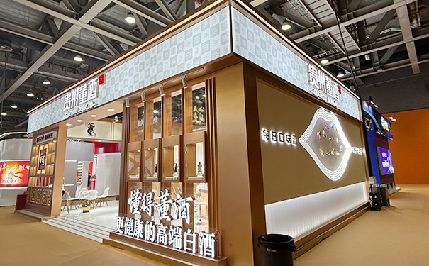 酒类展台如何运用新型材质突出酒的高端品质