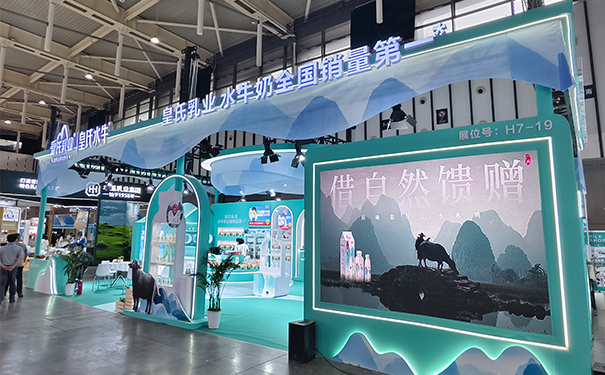 展台设计如何通过颜色来突出乳制品行业属性