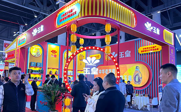 展台灯光色温、照度与氛围营造的应用有哪些技巧